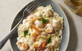 Ravioli tomates confites creme safranee et crevettes