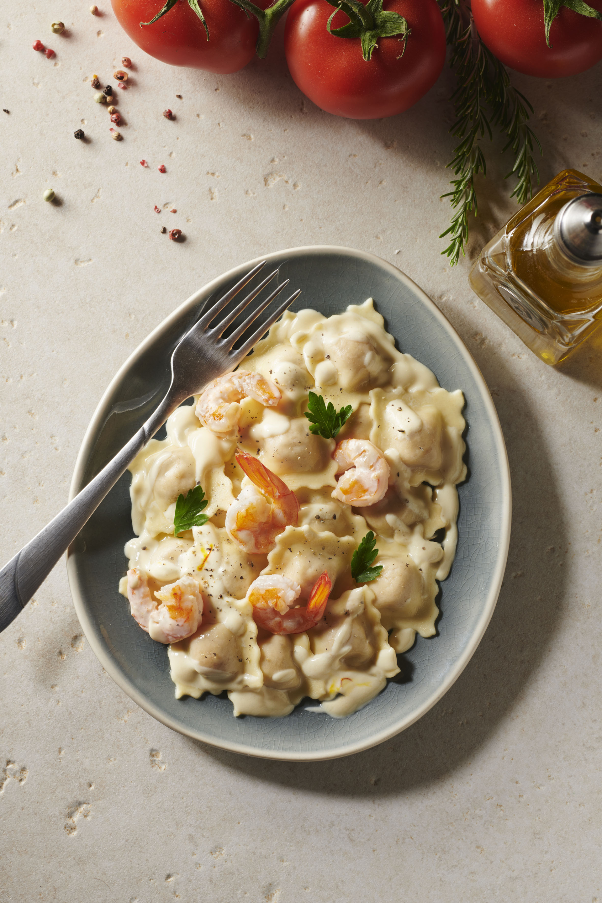 Ravioli tomates confites creme safranee et crevettes