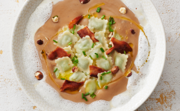 ravioles-du-dauphine-veloute-de-marrons-en-cappuccino-de-lard