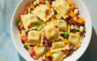 ravioli-mozzarelle-et-basilic-de-provence-tartare-de-legumes-dete