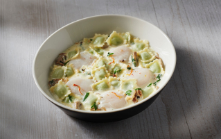 St Jacques mi-cuites bouillon d'ail doux safran+®