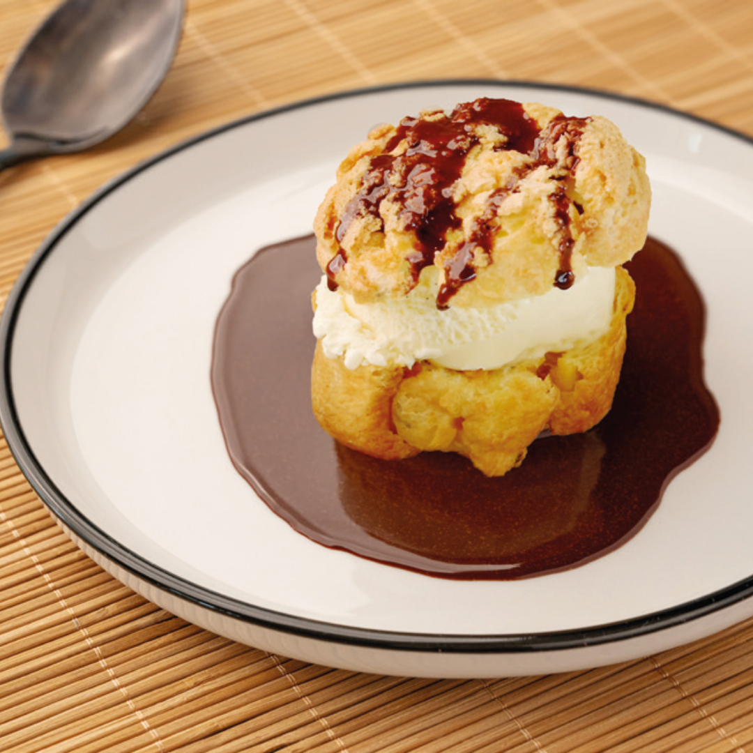 quenelle-en-dessert-facon-profiterole
