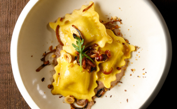 grande-raviole-beaufort-aop-puree-de-champignons-noisettes-roquette