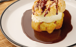 quenelle-en-dessert-facon-profiterole