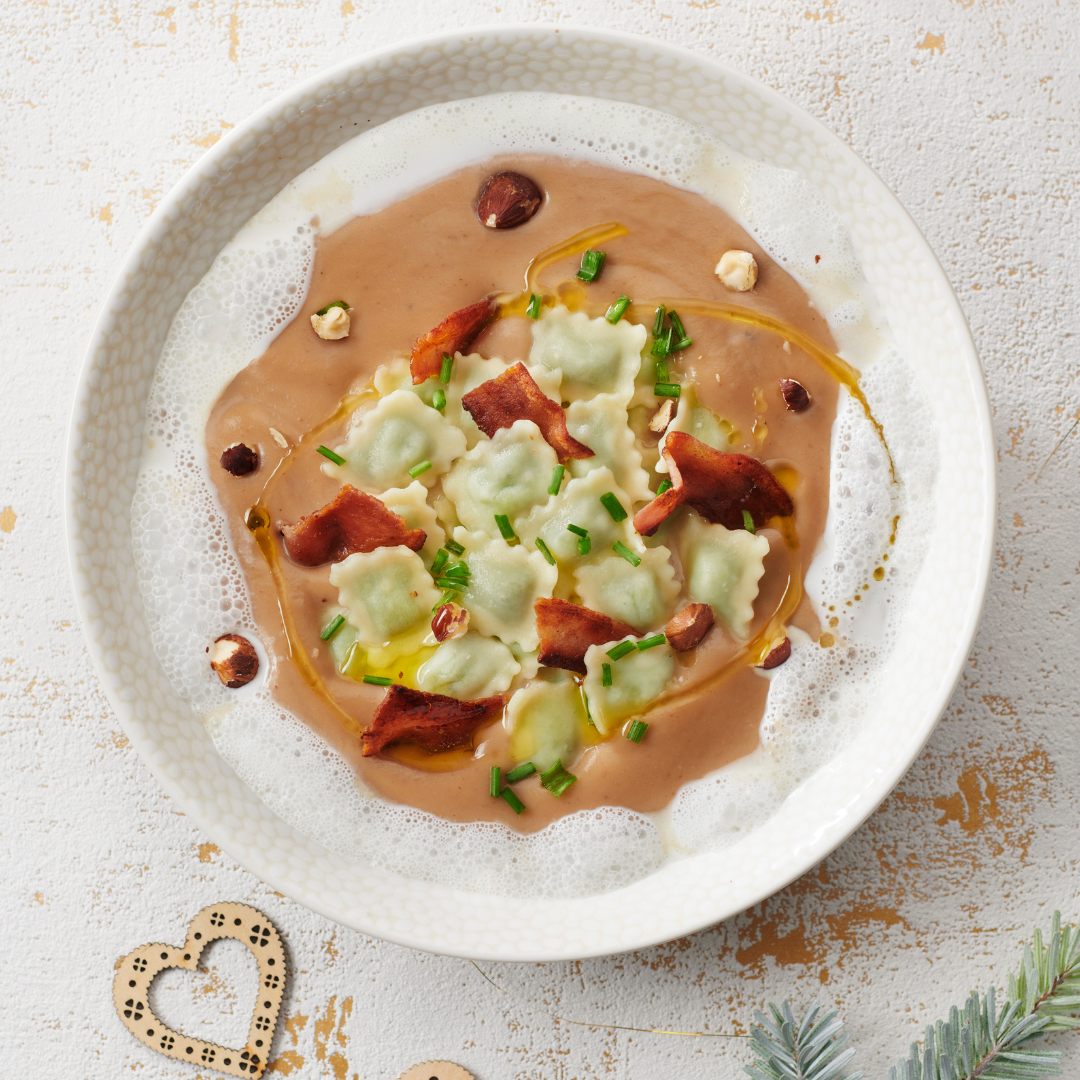 ravioles-du-dauphine-veloute-de-marrons-en-cappuccino-de-lard