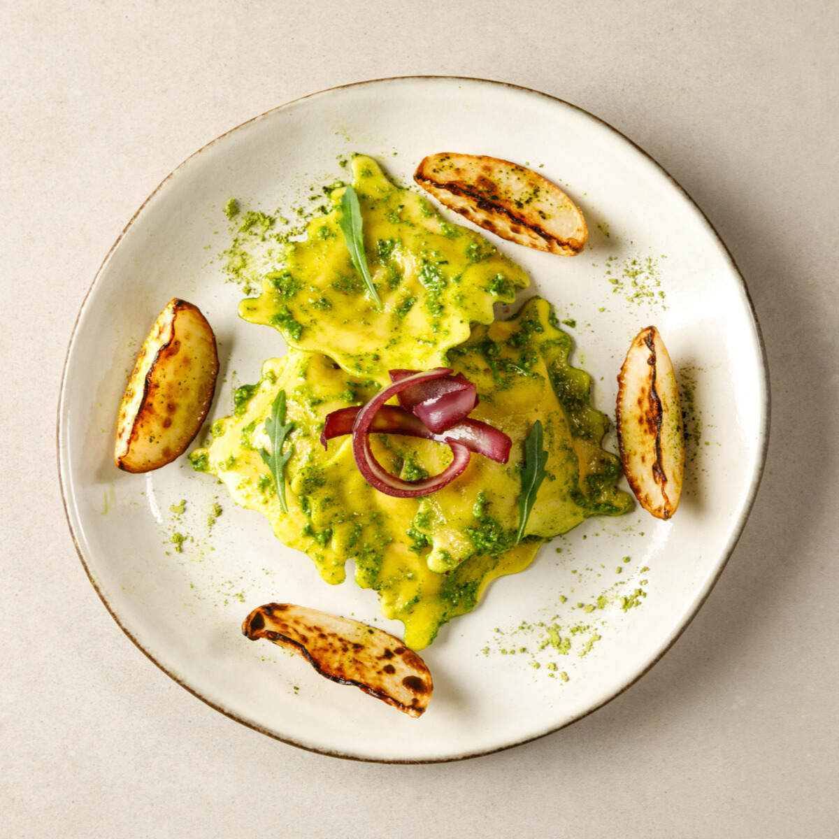 grande-raviole-morilles-pesto-dail-des-ours-navets-primeurs