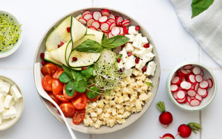 Bowl de Crozets végétarien aux légumes croquants, féta et basilic
