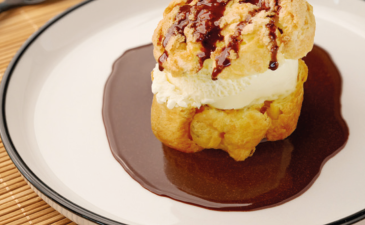 quenelle-en-dessert-facon-profiterole