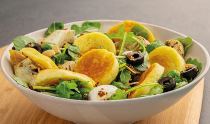 quenelle-snackee-salade-dartichauts-roquette-olive-noires