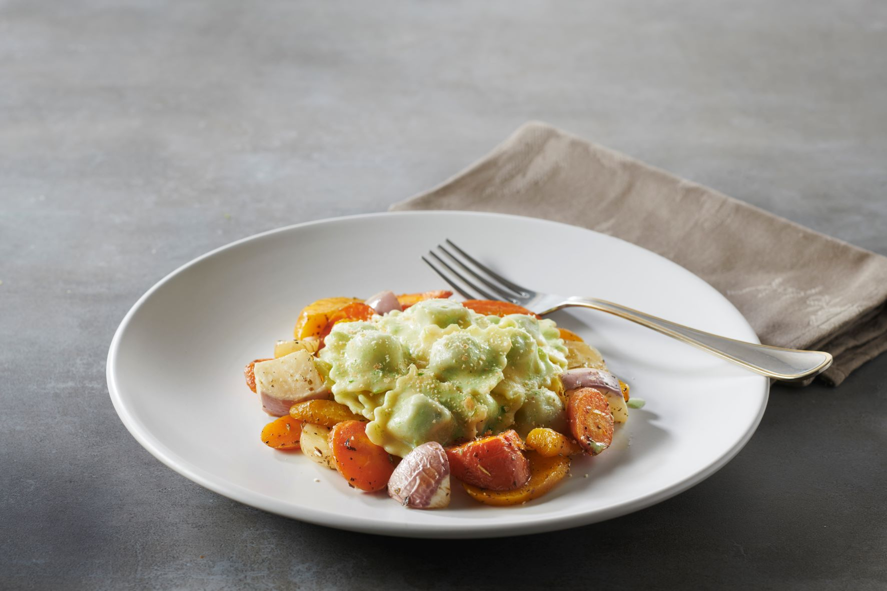 Ravioli_epinards_sauce_verte_et_legumes_rotis