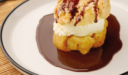 quenelle-en-dessert-facon-profiterole