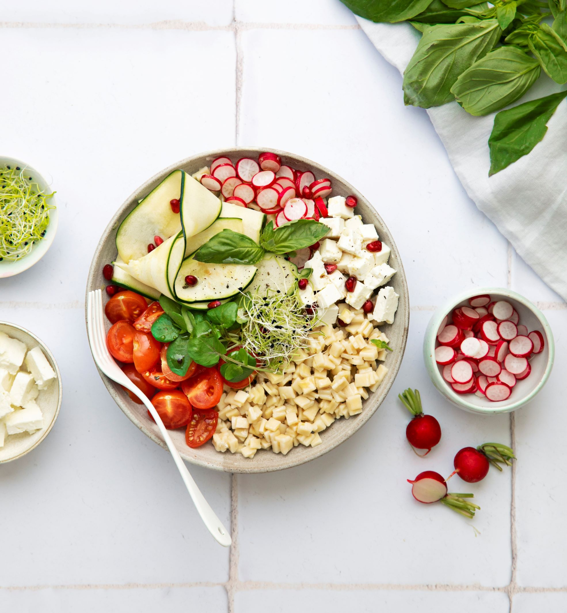 Bowl de Crozets végétarien aux légumes croquants, féta et basilic
