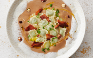 ravioles-du-dauphine-veloute-de-marrons-en-cappuccino-de-lard