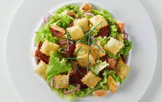salade-aux-ravioles-3-fromages-et-chorizo