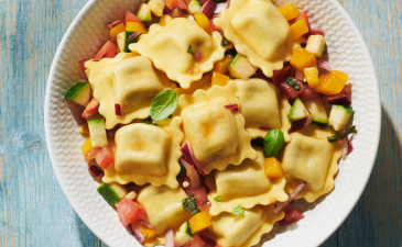 ravioli-mozzarelle-et-basilic-de-provence-tartare-de-legumes-dete