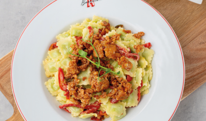 ravioles-du-dauphine-royans-effiloche-de-saucisses-au-piment-despelette-poelee-de-piperade