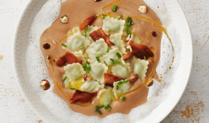 ravioles-du-dauphine-veloute-de-marrons-en-cappuccino-de-lard