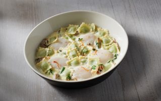 St Jacques mi-cuites bouillon d'ail doux safran+®