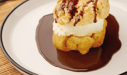 quenelle-en-dessert-facon-profiterole