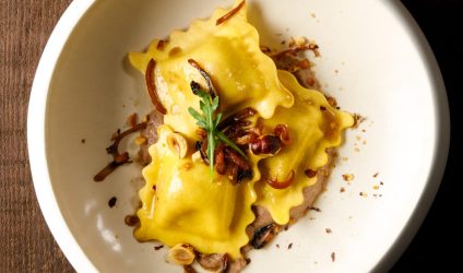 grande-raviole-beaufort-aop-puree-de-champignons-noisettes-roquette